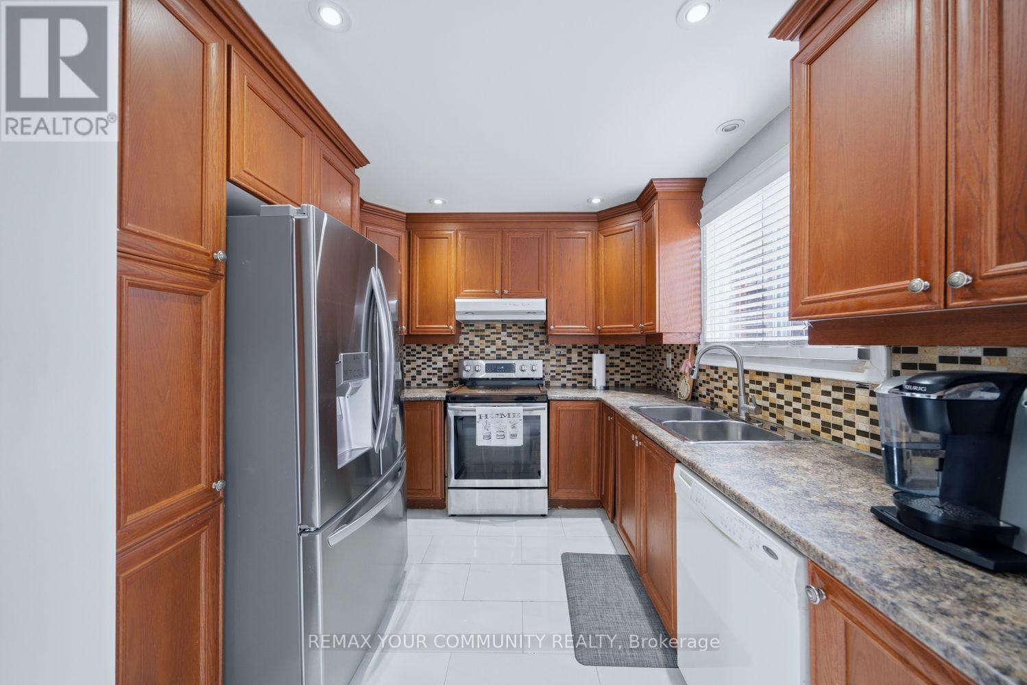 130 Andrea Lane, Vaughan, Ontario  L4L 1E7 - Photo 19 - N12925446
