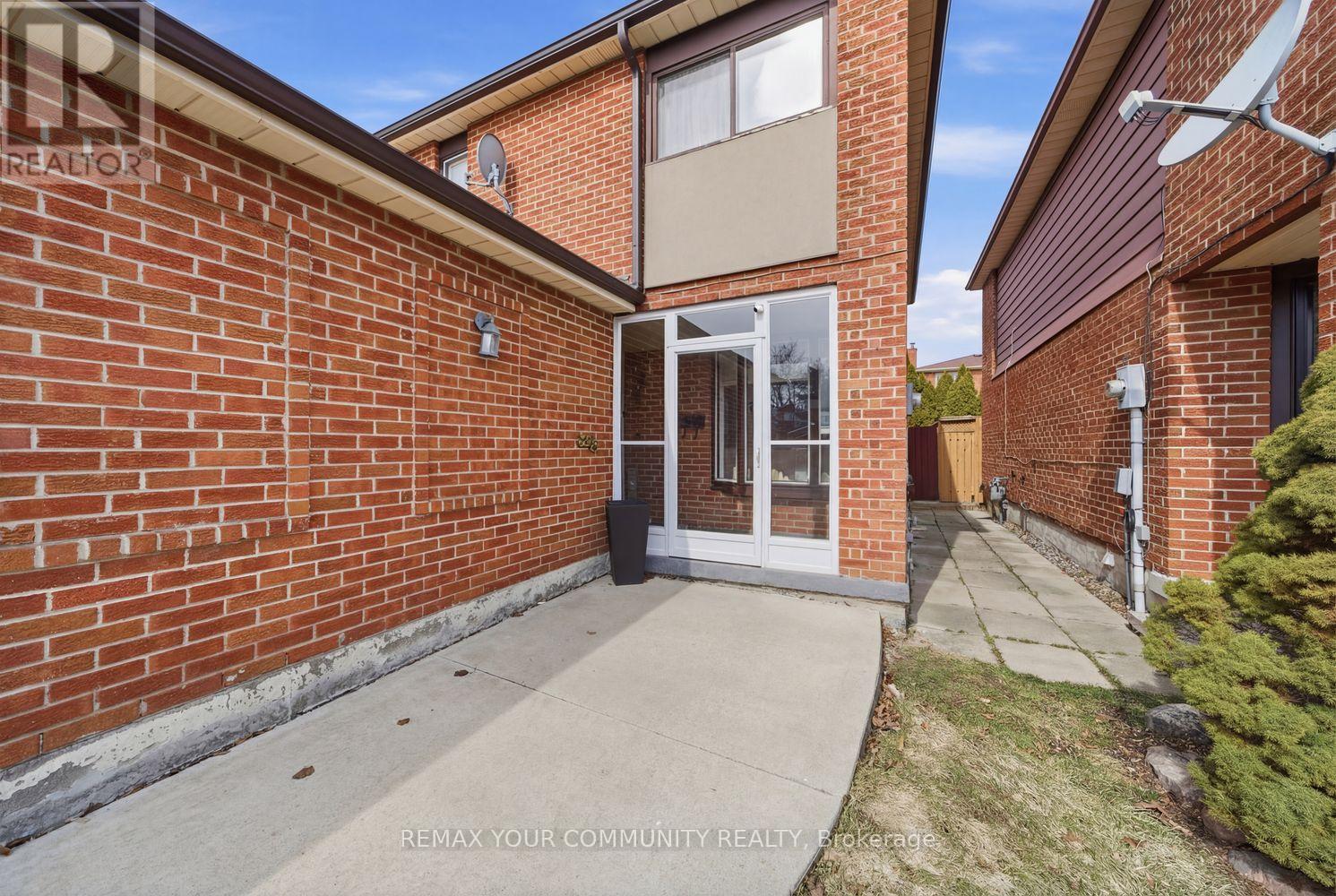 130 Andrea Lane, Vaughan, Ontario  L4L 1E7 - Photo 3 - N12925446