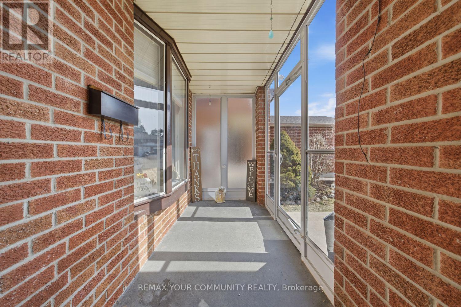 130 Andrea Lane, Vaughan, Ontario  L4L 1E7 - Photo 4 - N12925446