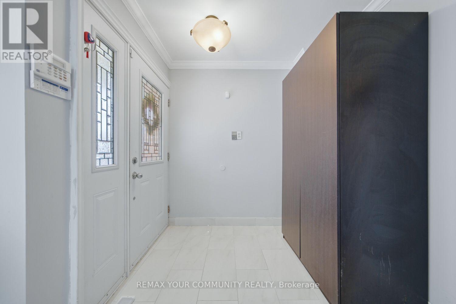 130 Andrea Lane, Vaughan, Ontario  L4L 1E7 - Photo 6 - N12925446