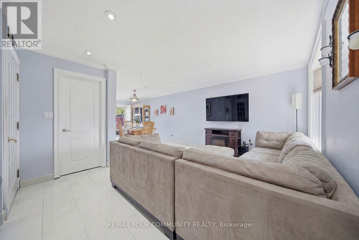 130 Andrea Lane, Vaughan, Ontario  L4L 1E7 - Photo 8 - N12925446