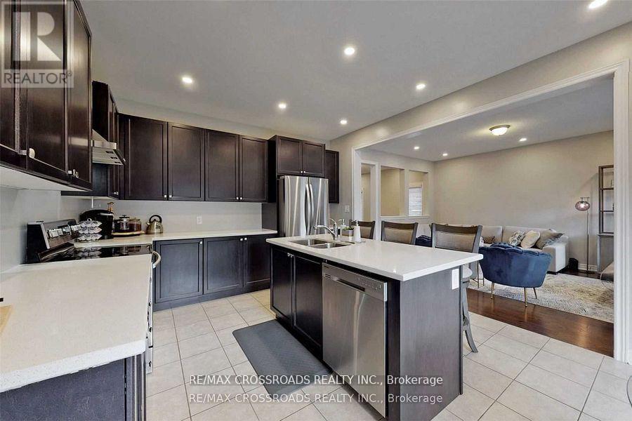 62 Romanelli Crescent, Bradford West Gwillimbury (Bradford), Ontario  L3Z 0X7 - Photo 12 - N12925466