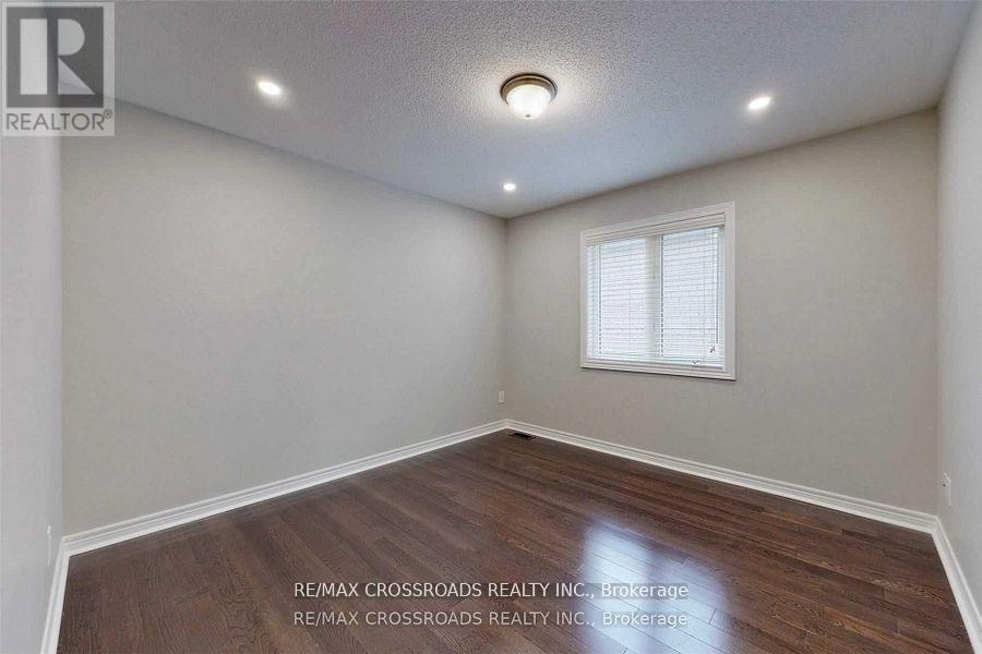 62 Romanelli Crescent, Bradford West Gwillimbury (Bradford), Ontario  L3Z 0X7 - Photo 26 - N12925466