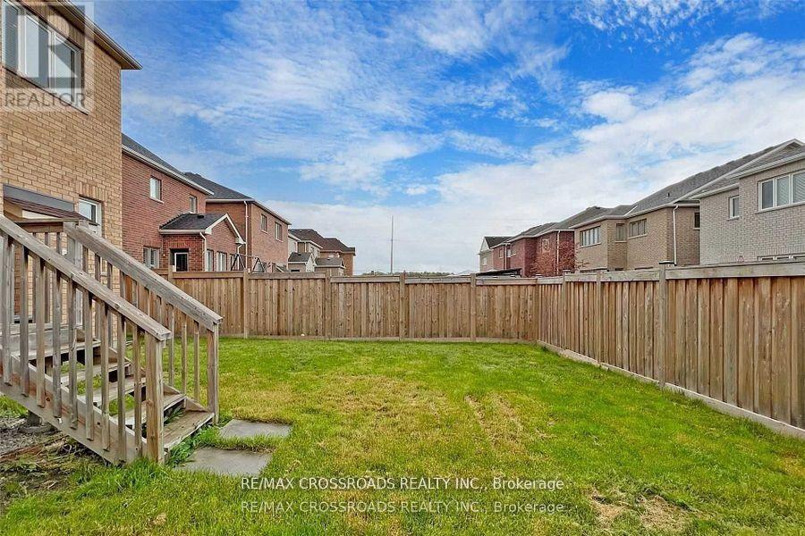 62 Romanelli Crescent, Bradford West Gwillimbury (Bradford), Ontario  L3Z 0X7 - Photo 36 - N12925466