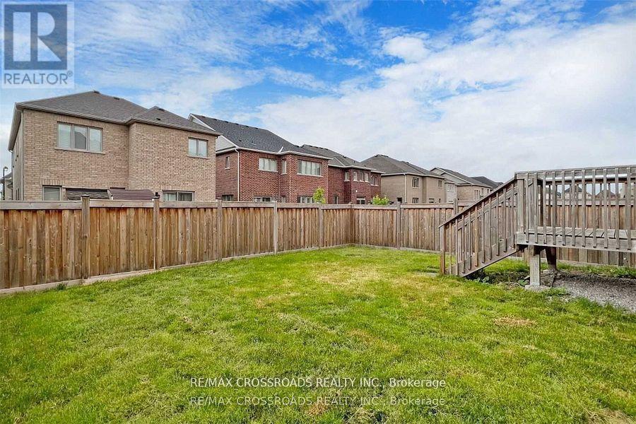 62 Romanelli Crescent, Bradford West Gwillimbury (Bradford), Ontario  L3Z 0X7 - Photo 37 - N12925466