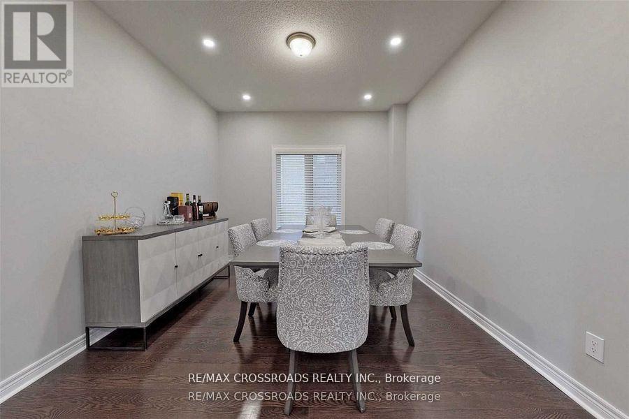 62 Romanelli Crescent, Bradford West Gwillimbury (Bradford), Ontario  L3Z 0X7 - Photo 6 - N12925466