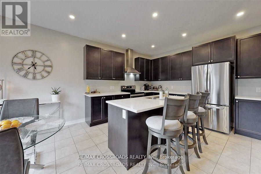 62 Romanelli Crescent, Bradford West Gwillimbury (Bradford), Ontario  L3Z 0X7 - Photo 7 - N12925466