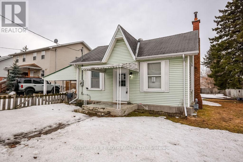 44 Sanford Street, Barrie (Sanford), Ontario  L4N 3C4 - Photo 2 - S12925474