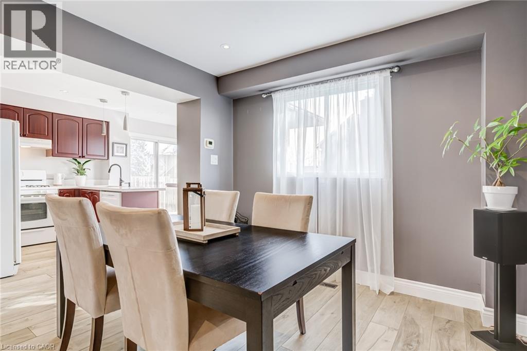 2055 Hunters Wood Drive, Burlington, Ontario  L7M 2T9 - Photo 10 - 40800251