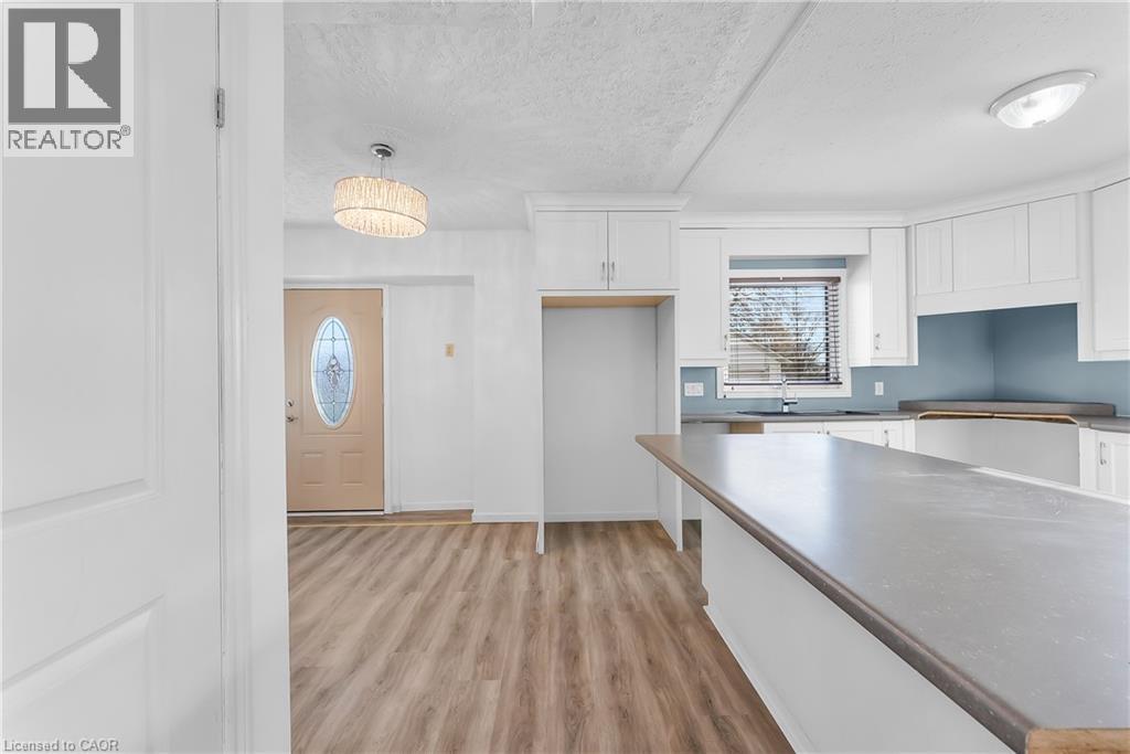 5932 Carlton Avenue, Niagara Falls, Ontario  L2G 5J5 - Photo 13 - 40815321