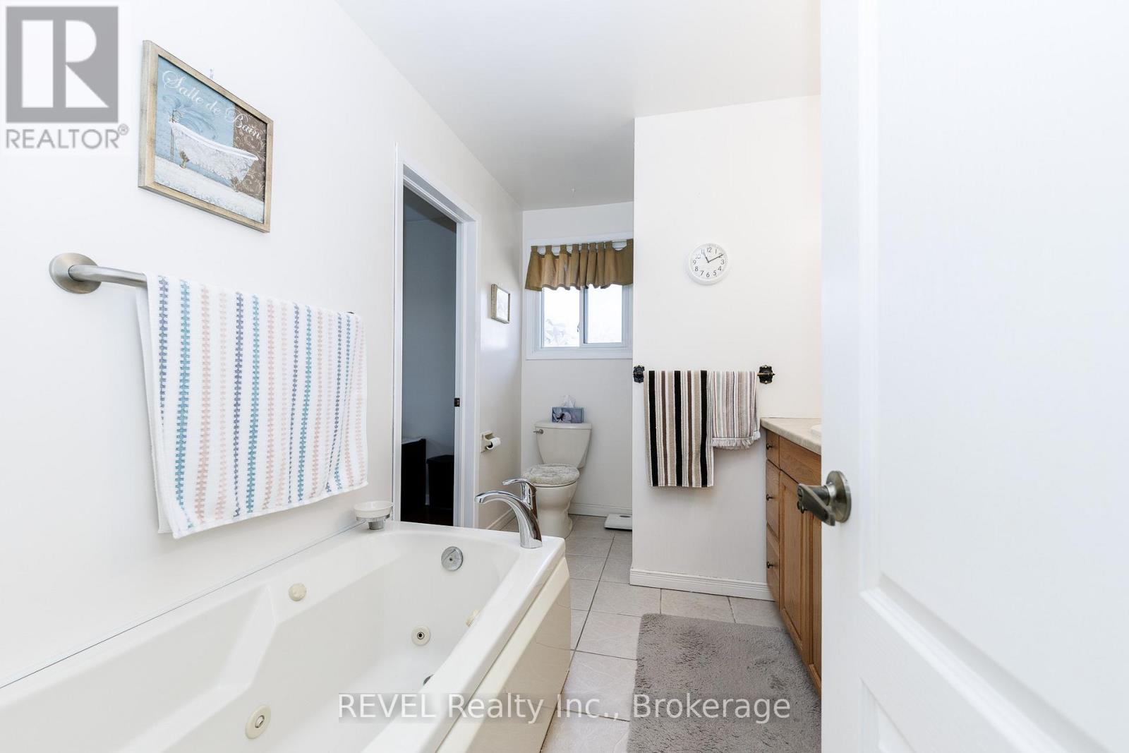 95 Loyalist Drive, Welland, Ontario  L3C 2X9 - Photo 18 - X12925456