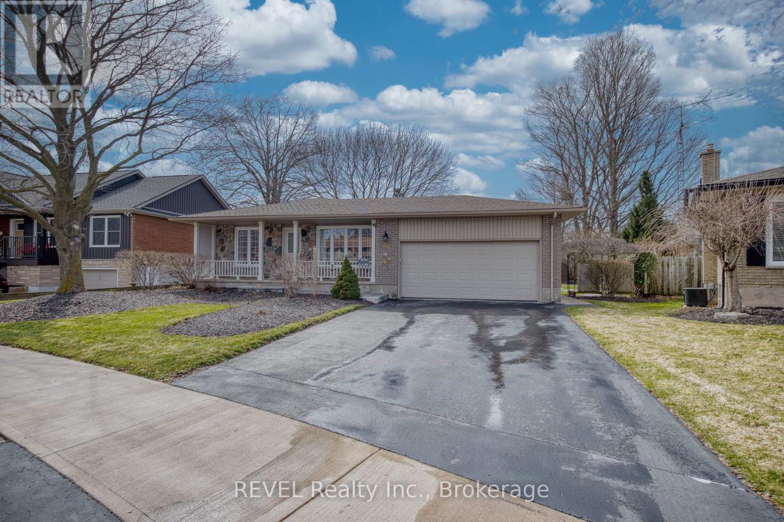 95 Loyalist Drive, Welland, Ontario  L3C 2X9 - Photo 2 - X12925456