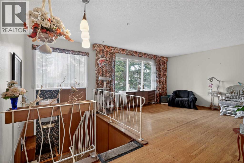 4911 Vanguard Road Nw, Calgary, Alberta  T3A 0R5 - Photo 5 - A2292340