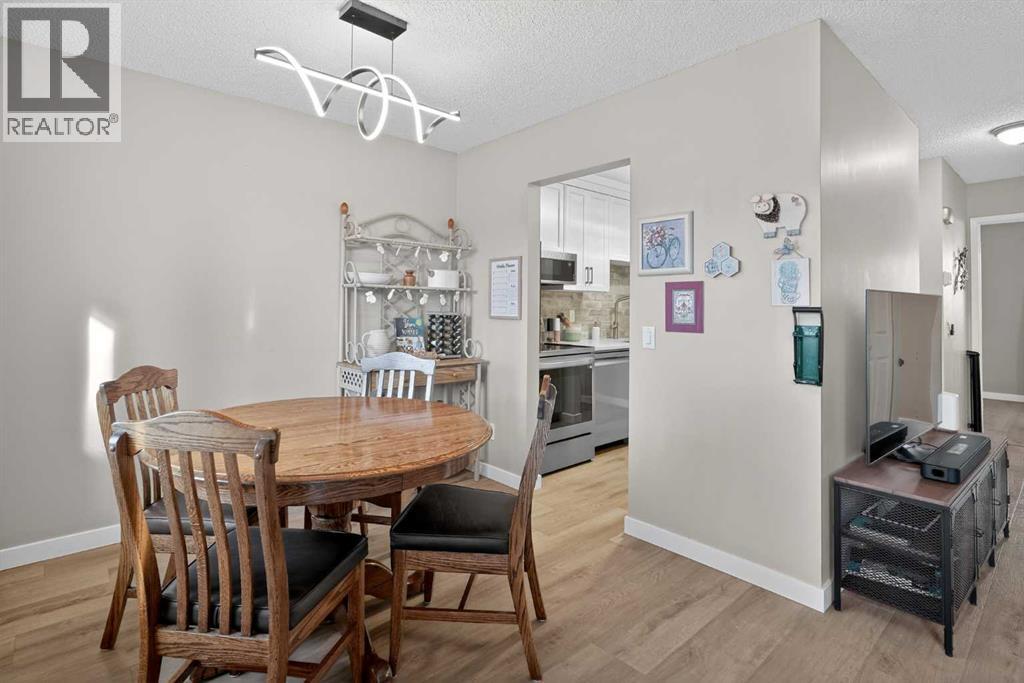 3627 Cedarille Drive SW, Calgary, Alberta  T2W 3J5 - Photo 8 - A2295281