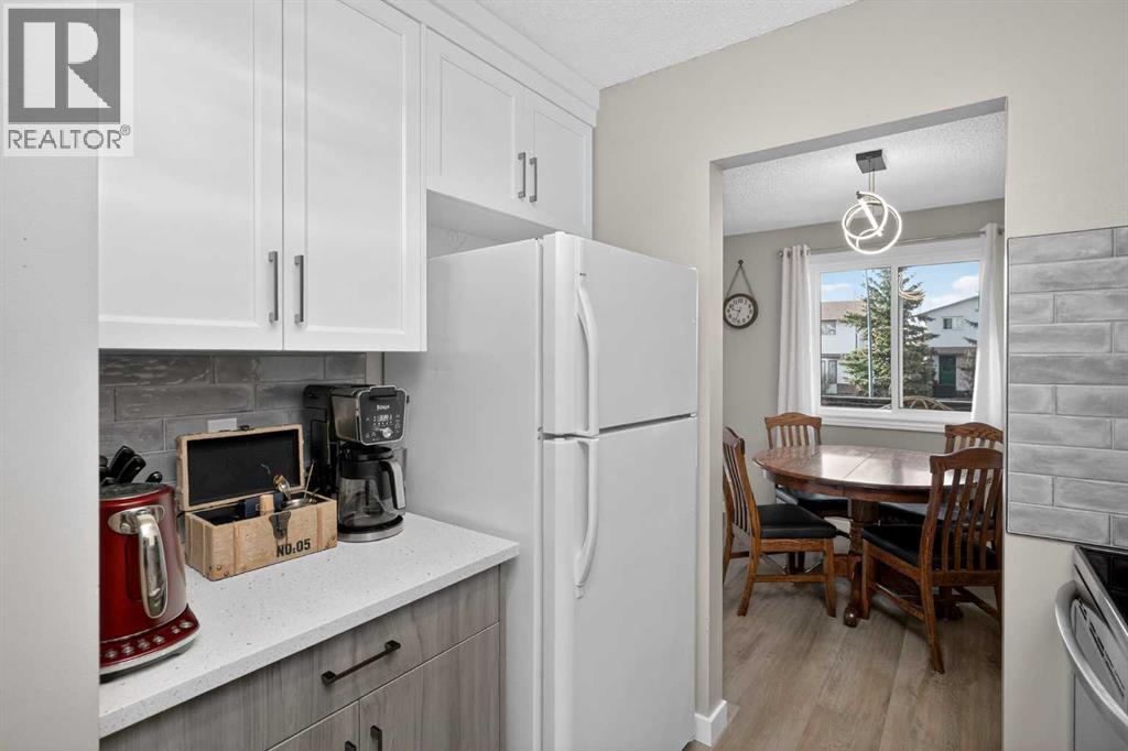 3627 Cedarille Drive SW, Calgary, Alberta  T2W 3J5 - Photo 7 - A2295281