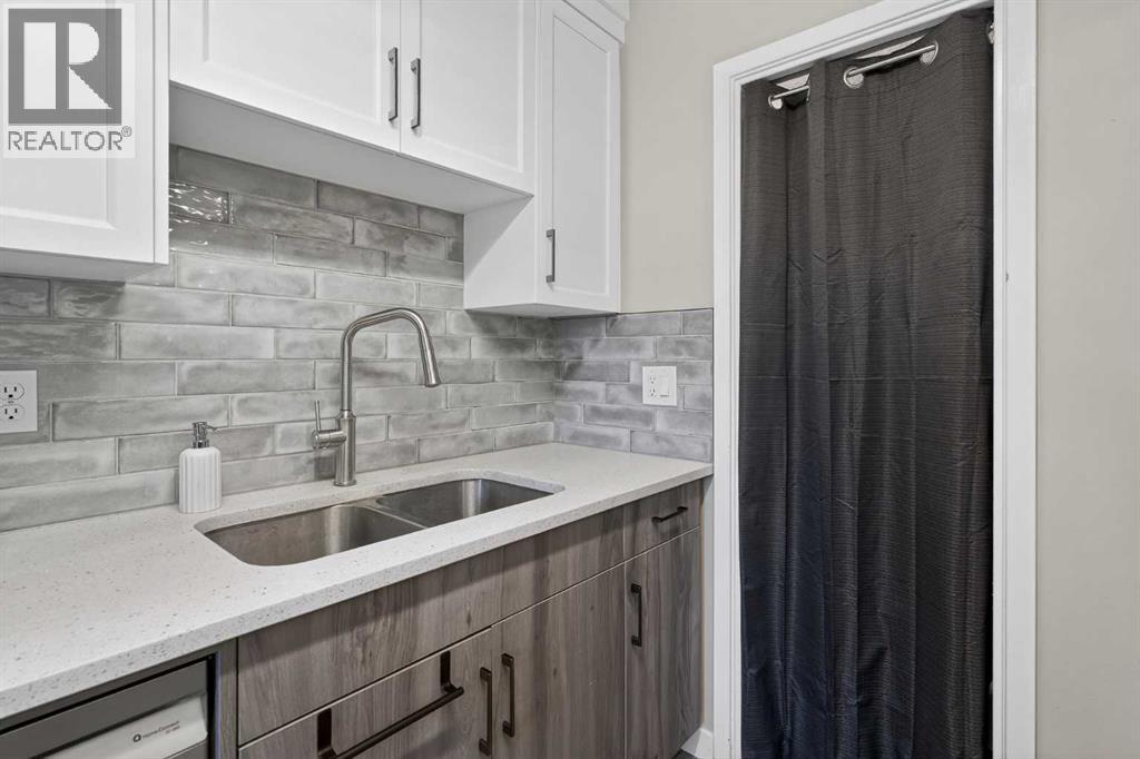 3627 Cedarille Drive SW, Calgary, Alberta  T2W 3J5 - Photo 6 - A2295281