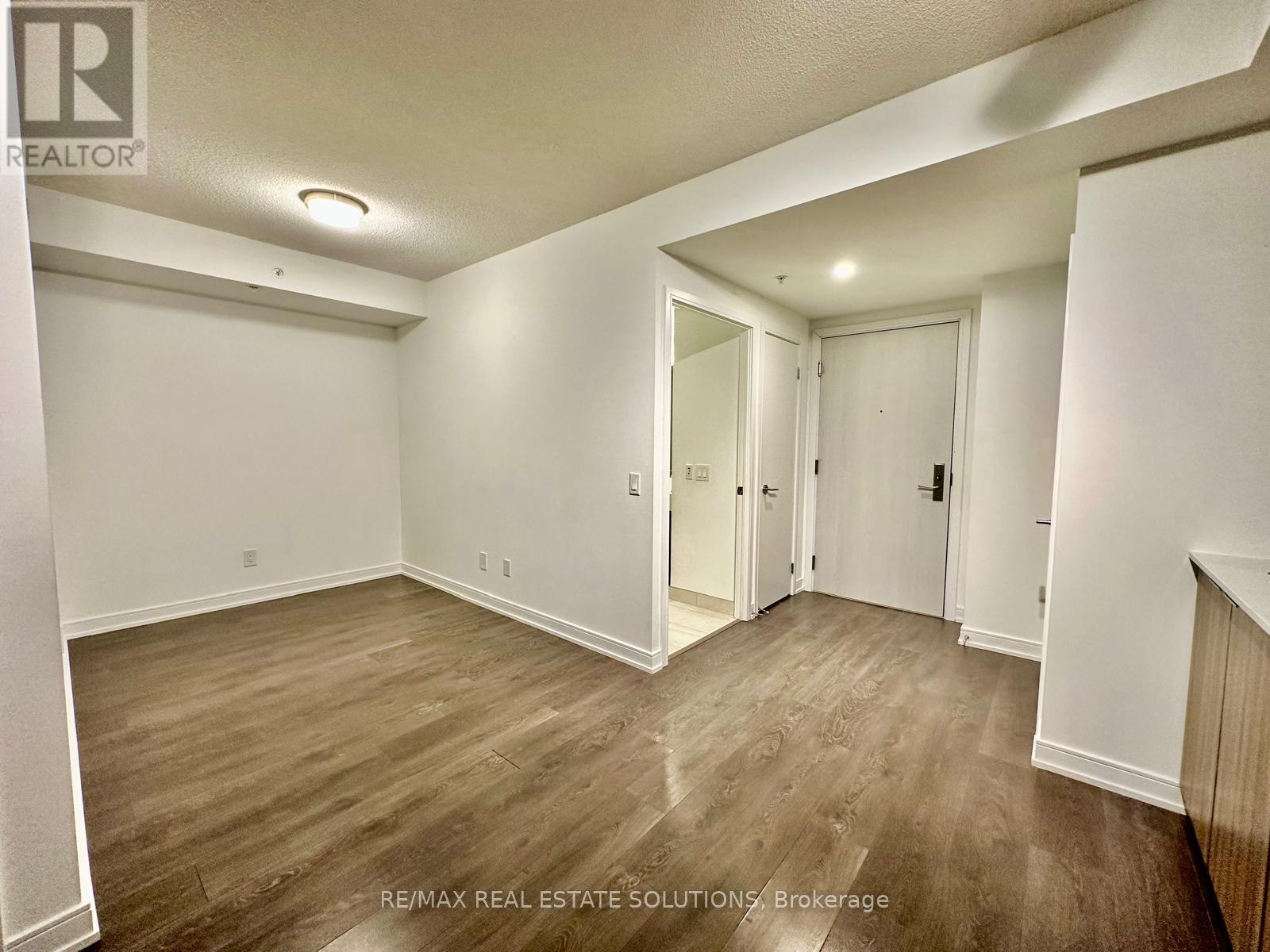 1506 - 30 Samuel Wood Way, Toronto, Ontario  M9B 0C9 - Photo 4 - W12925384