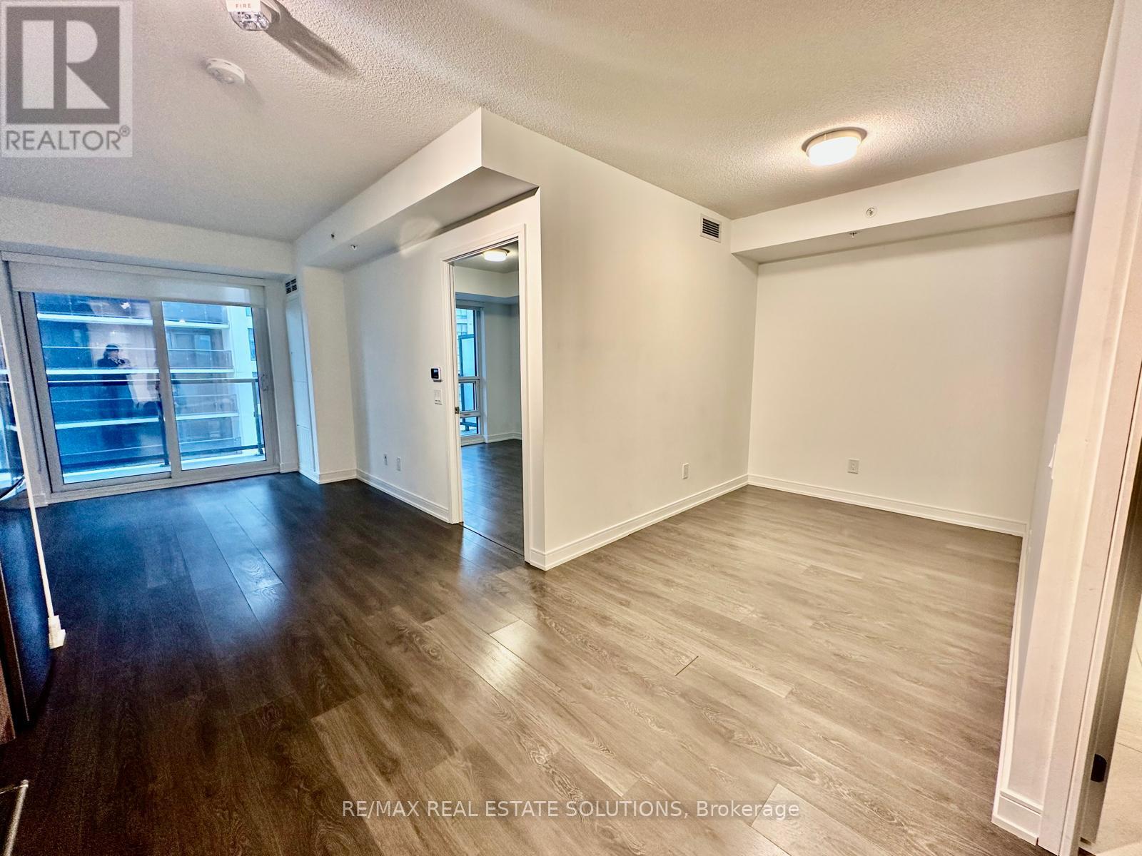 1506 - 30 Samuel Wood Way, Toronto, Ontario  M9B 0C9 - Photo 6 - W12925384