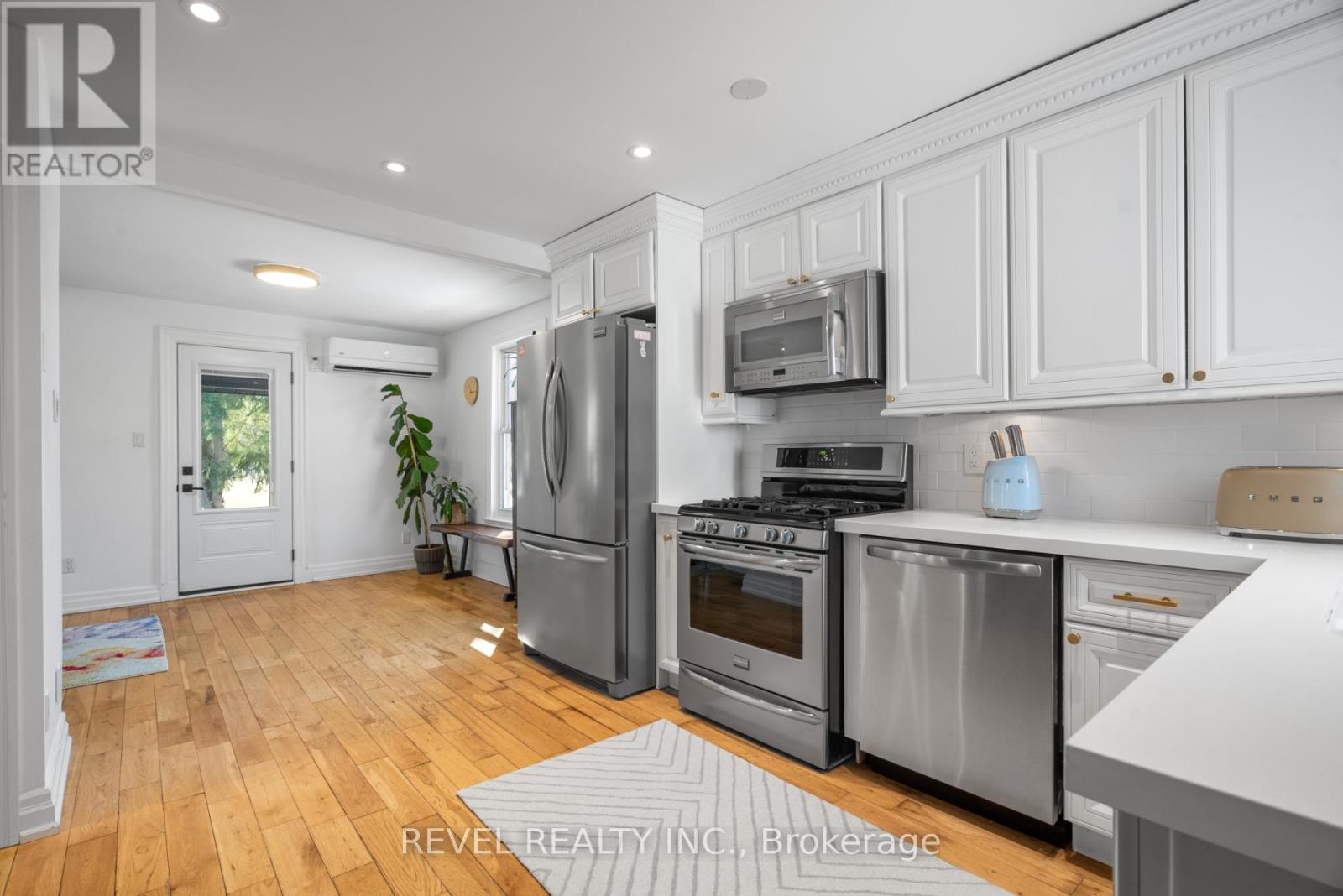 1428 Mill Street, Caledon, Ontario  L7C 1S1 - Photo 11 - W12925402