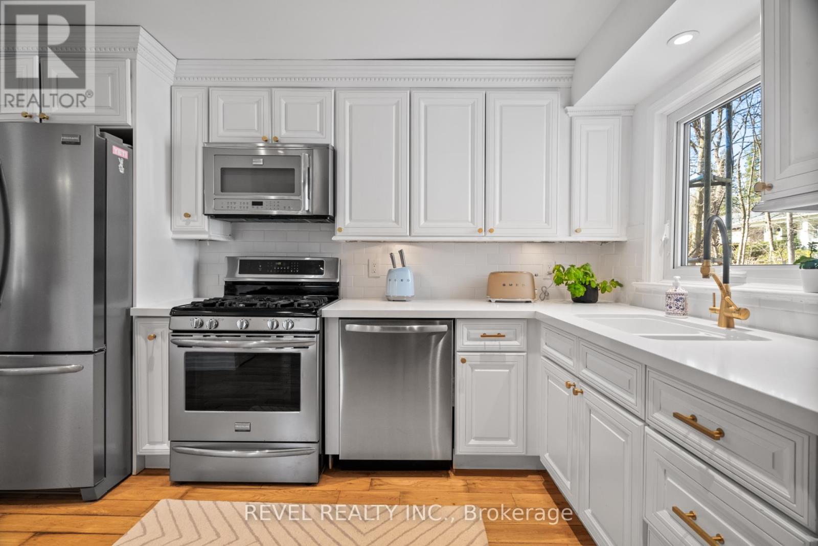 1428 Mill Street, Caledon, Ontario  L7C 1S1 - Photo 9 - W12925402