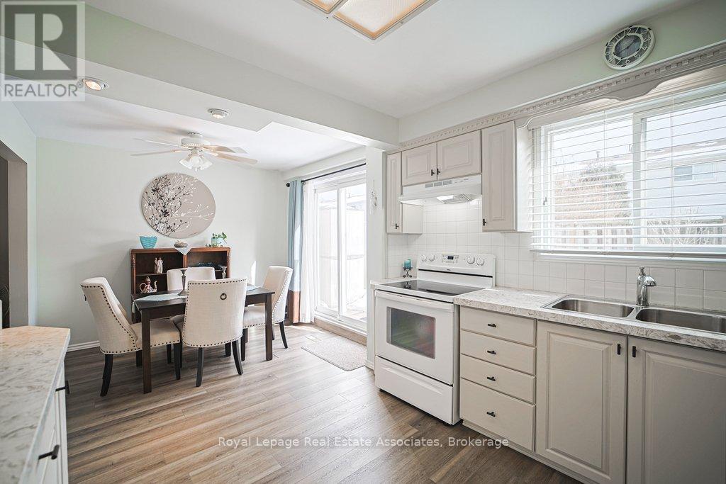 51 - 5475 Lakeshore Road, Burlington, Ontario  L7L 1E1 - Photo 10 - W12925454