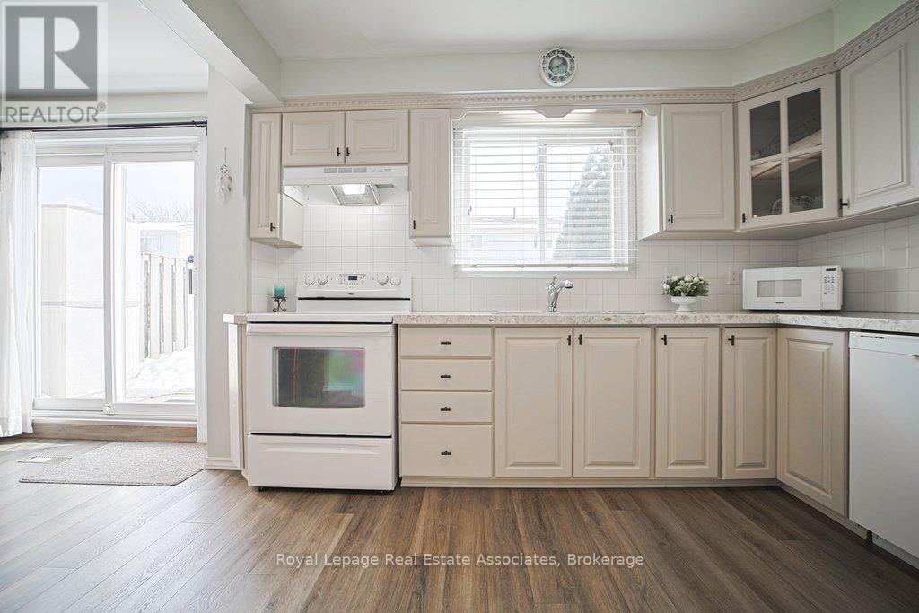 51 - 5475 Lakeshore Road, Burlington, Ontario  L7L 1E1 - Photo 11 - W12925454