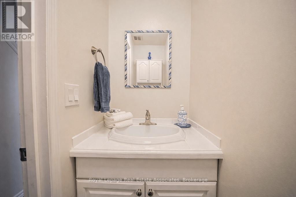 51 - 5475 Lakeshore Road, Burlington, Ontario  L7L 1E1 - Photo 15 - W12925454