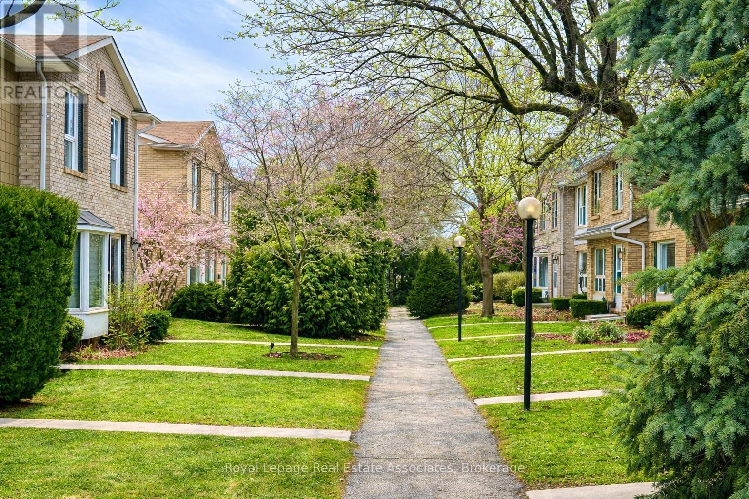 51 - 5475 Lakeshore Road, Burlington, Ontario  L7L 1E1 - Photo 3 - W12925454