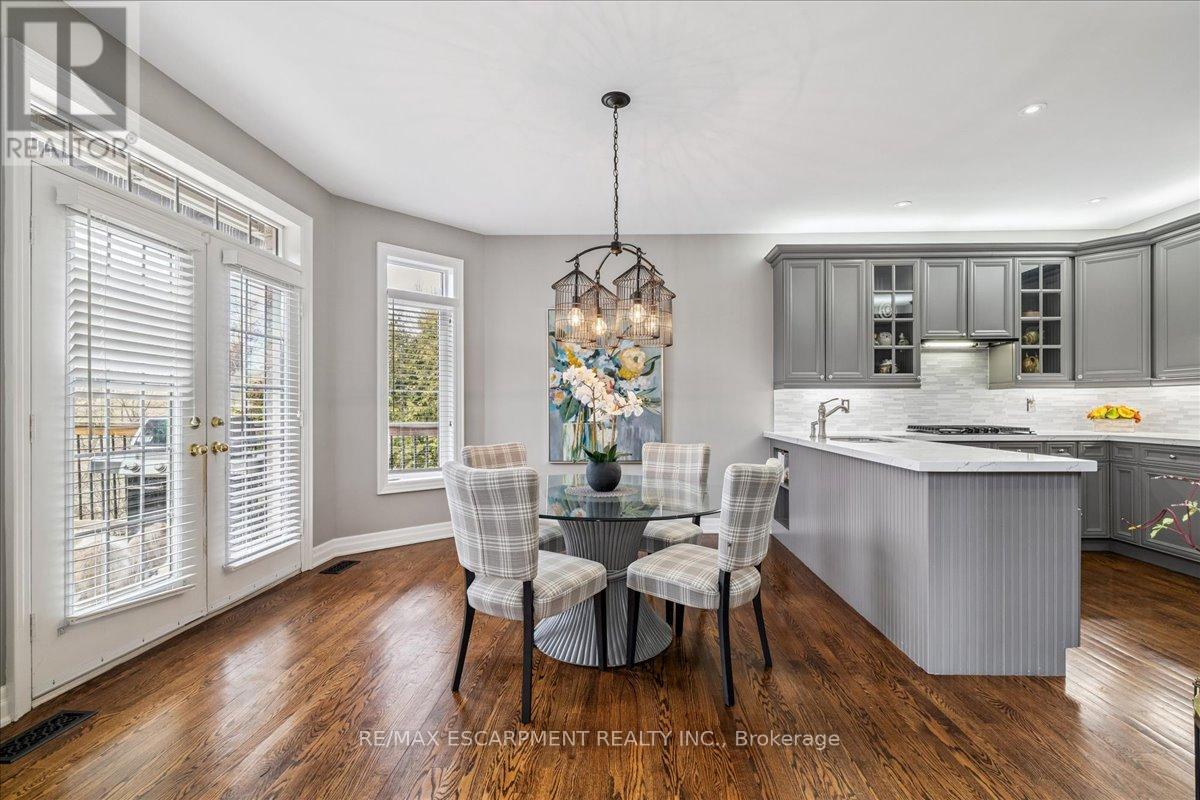 2359 Woodfield Road, Oakville, Ontario  L6H 6Y6 - Photo 11 - W12925458