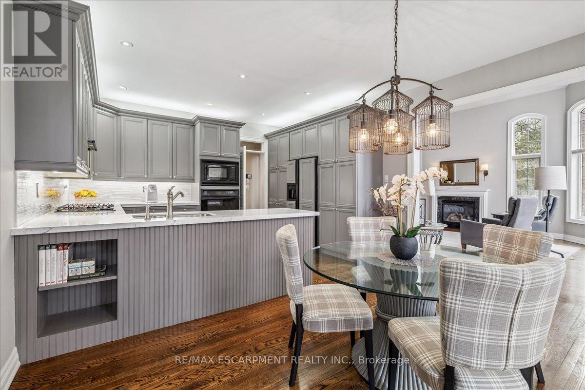 2359 Woodfield Road, Oakville, Ontario  L6H 6Y6 - Photo 12 - W12925458