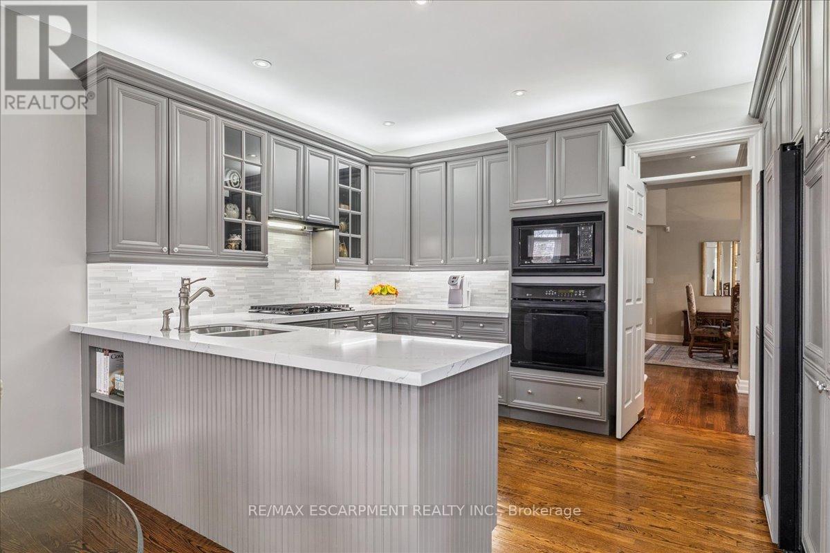 2359 Woodfield Road, Oakville, Ontario  L6H 6Y6 - Photo 13 - W12925458