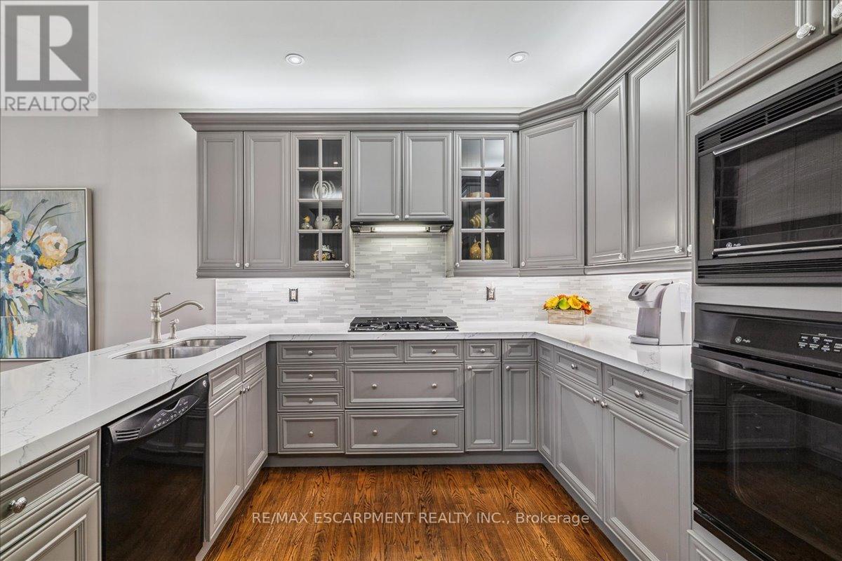 2359 Woodfield Road, Oakville, Ontario  L6H 6Y6 - Photo 14 - W12925458