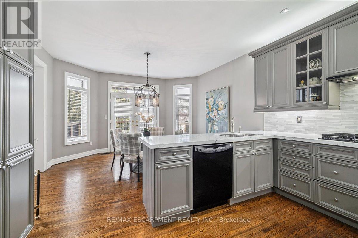 2359 Woodfield Road, Oakville, Ontario  L6H 6Y6 - Photo 15 - W12925458