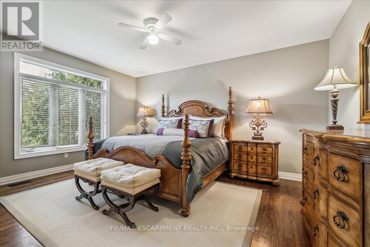 2359 Woodfield Road, Oakville, Ontario  L6H 6Y6 - Photo 17 - W12925458