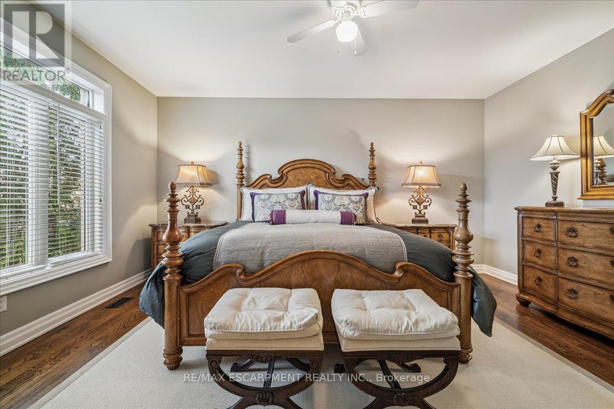 2359 Woodfield Road, Oakville, Ontario  L6H 6Y6 - Photo 18 - W12925458