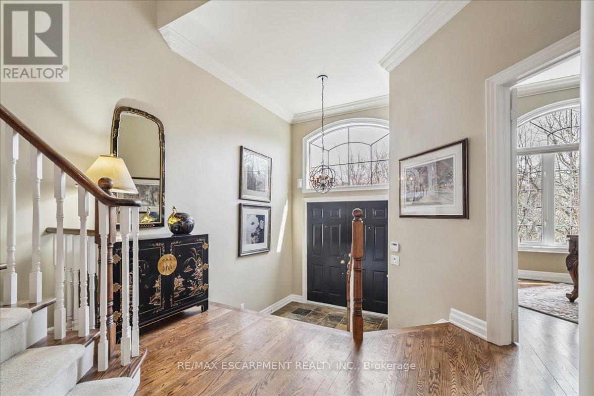 2359 Woodfield Road, Oakville, Ontario  L6H 6Y6 - Photo 3 - W12925458