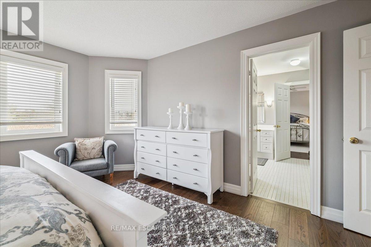 2359 Woodfield Road, Oakville, Ontario  L6H 6Y6 - Photo 30 - W12925458