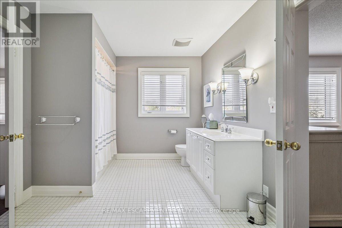 2359 Woodfield Road, Oakville, Ontario  L6H 6Y6 - Photo 31 - W12925458