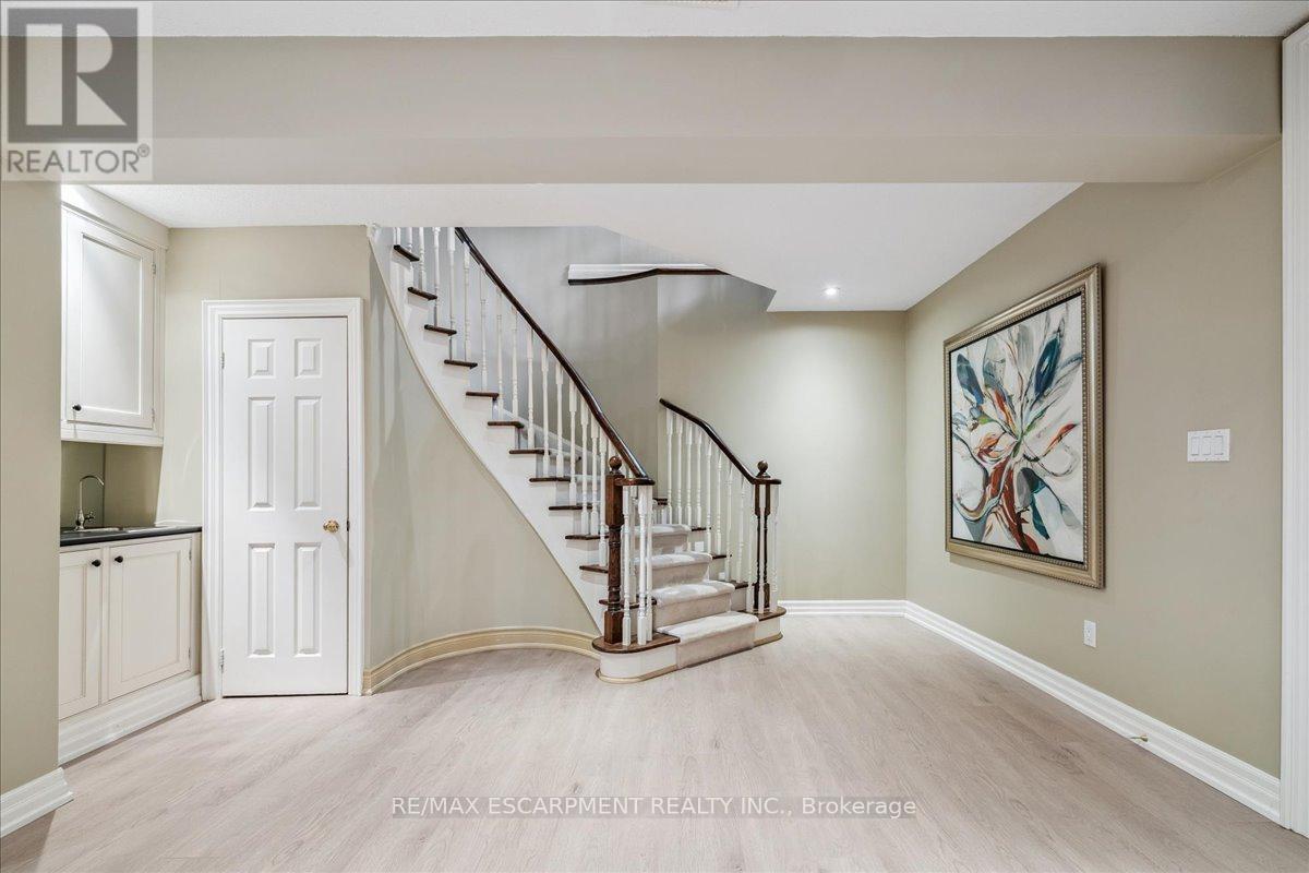 2359 Woodfield Road, Oakville, Ontario  L6H 6Y6 - Photo 32 - W12925458