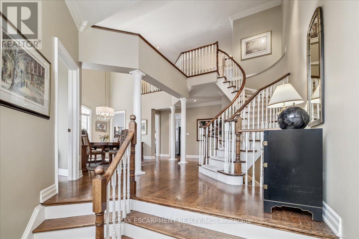 2359 Woodfield Road, Oakville, Ontario  L6H 6Y6 - Photo 4 - W12925458