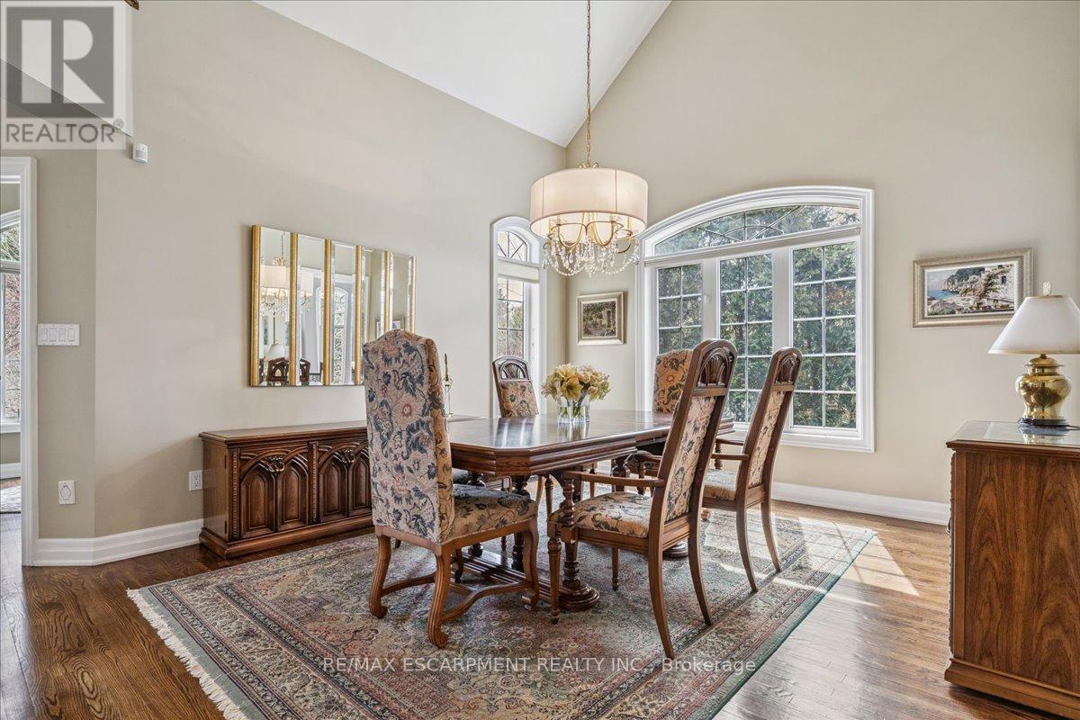 2359 Woodfield Road, Oakville, Ontario  L6H 6Y6 - Photo 6 - W12925458