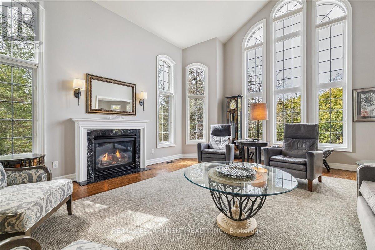 2359 Woodfield Road, Oakville, Ontario  L6H 6Y6 - Photo 9 - W12925458