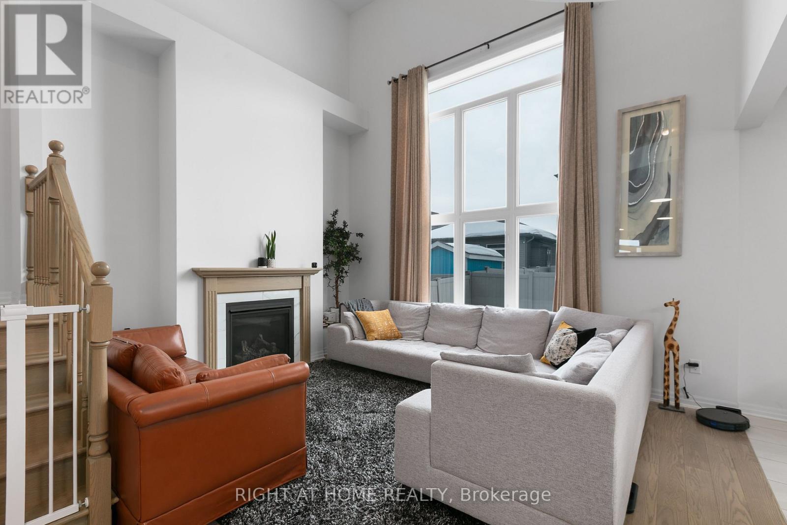 917 Littlerock Street, Ottawa, Ontario  K1T 0N2 - Photo 2 - X12846496