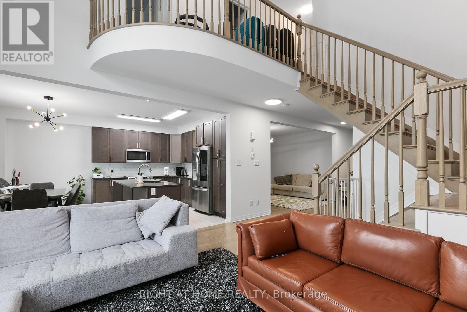 917 Littlerock Street, Ottawa, Ontario  K1T 0N2 - Photo 6 - X12846496