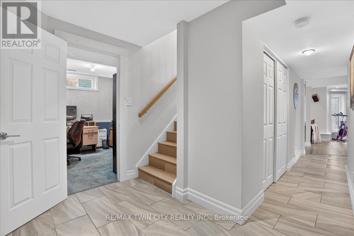 6 Ardwood Place, Kitchener, Ontario  N2A 4C3 - Photo 38 - X12925380