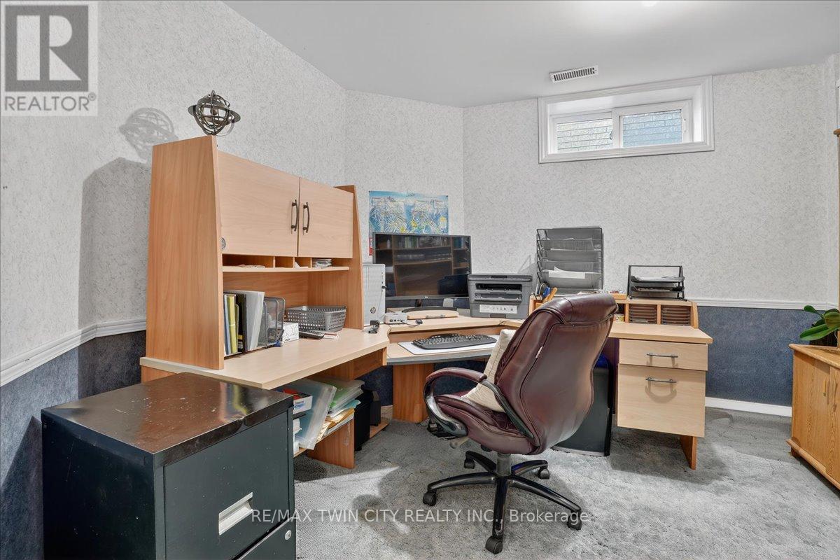 6 Ardwood Place, Kitchener, Ontario  N2A 4C3 - Photo 39 - X12925380