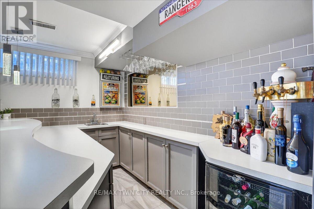 6 Ardwood Place, Kitchener, Ontario  N2A 4C3 - Photo 41 - X12925380