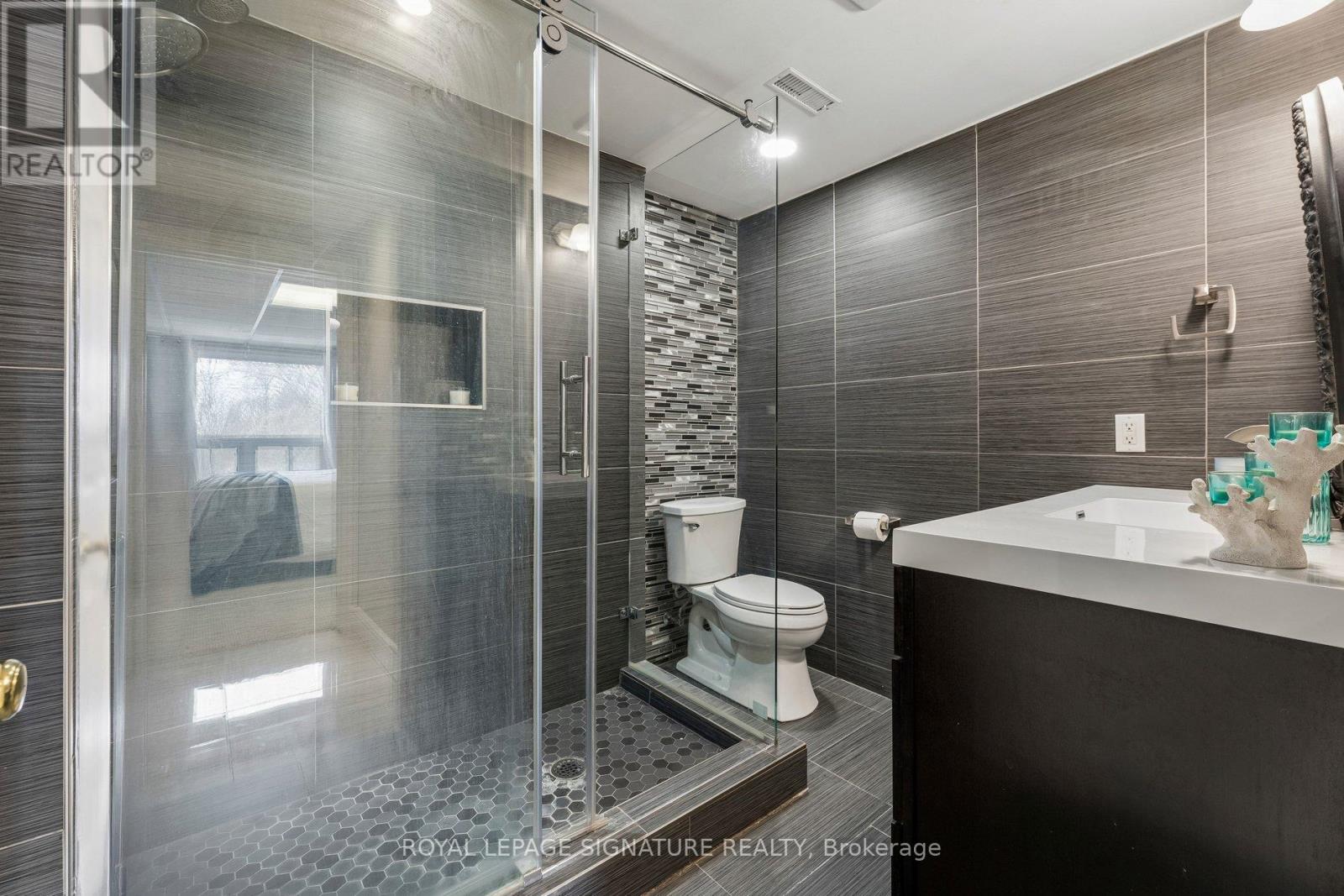 16 Hilltop Crescent, East Garafraxa, Ontario  L9W 6B8 - Photo 36 - X12925420