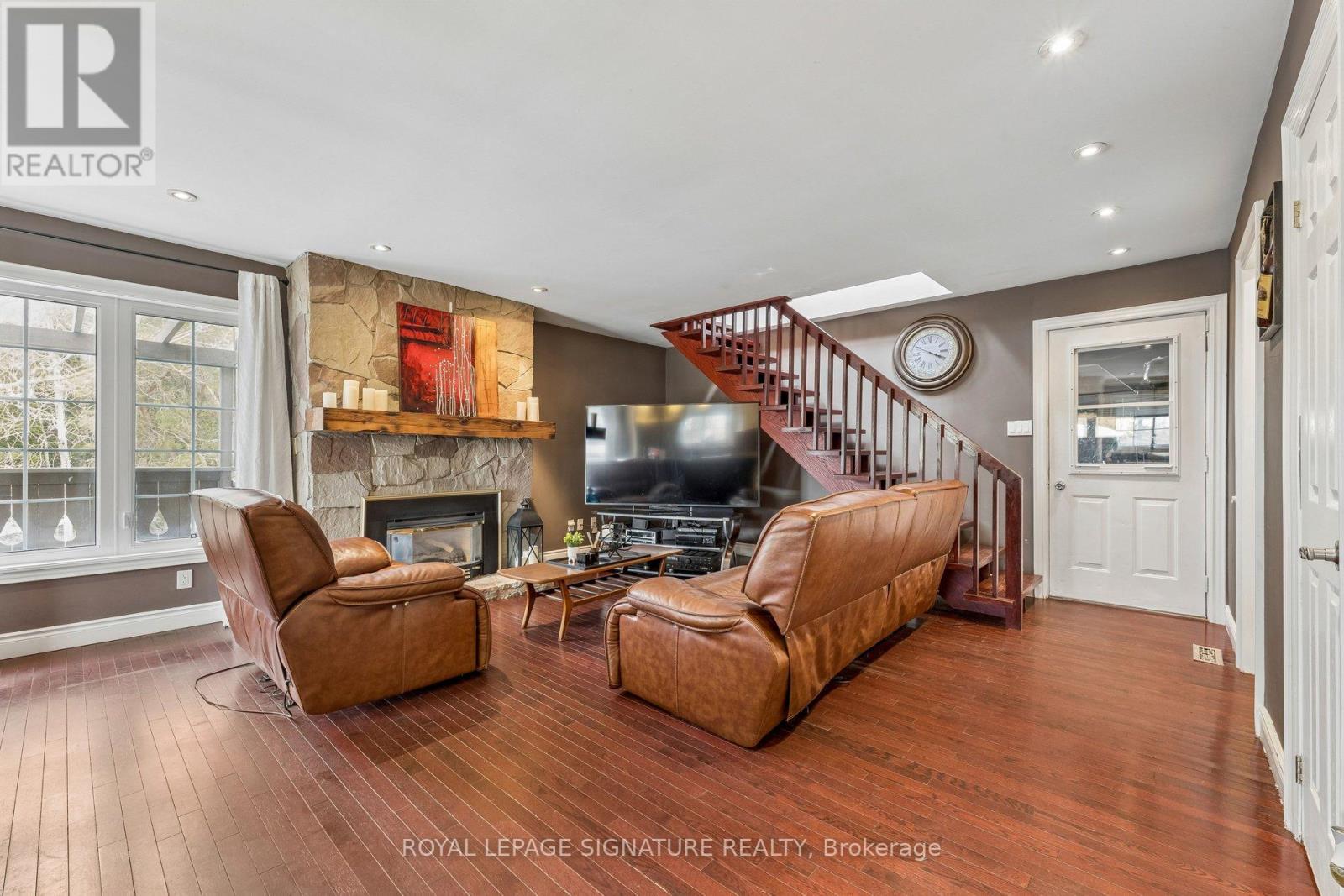 16 Hilltop Crescent, East Garafraxa, Ontario  L9W 6B8 - Photo 8 - X12925420