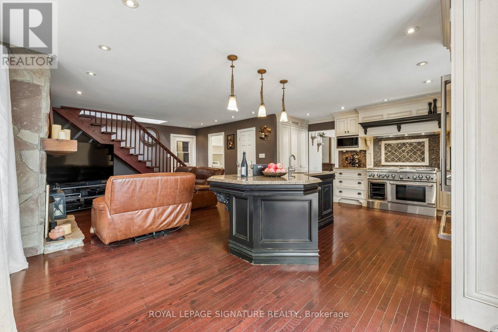 16 Hilltop Crescent, East Garafraxa, Ontario  L9W 6B8 - Photo 9 - X12925420